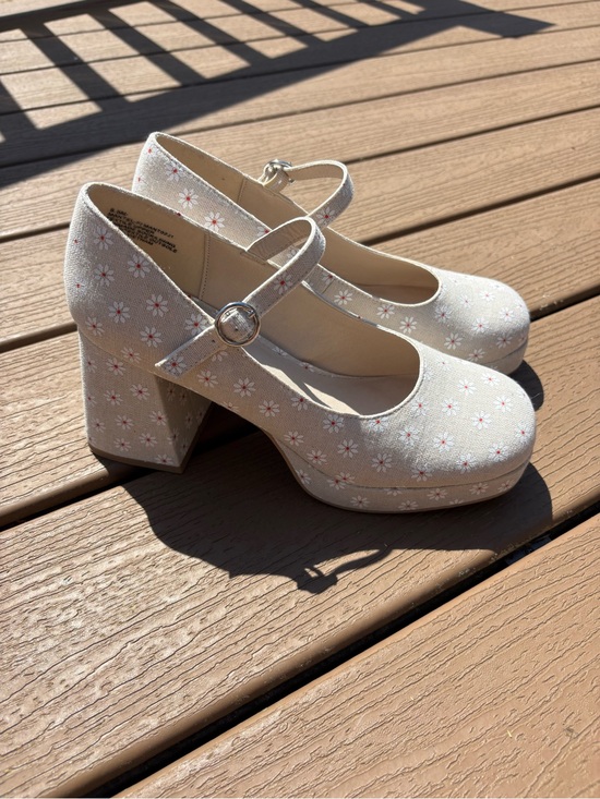 Madden Girl Shoes - Madden Girl Mary Jane Daisy Floral Block Heel